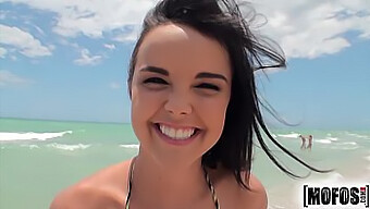 Kijk Hoe Dillion Harper Anaal Wordt Genomen In Een Bikini Op Mofos.Com