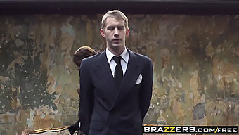 Опитът На Джасмин Уеб С Масивния Член На Кинг В Brazzers