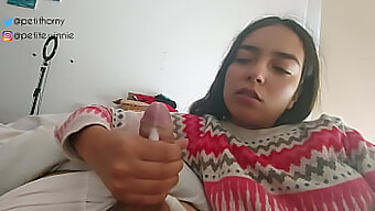 Joven Morena Argentina Adolescente Hace Una Mamada Y Traga Semen